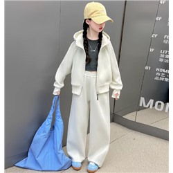 Костюм для девочек. Тренд 2026