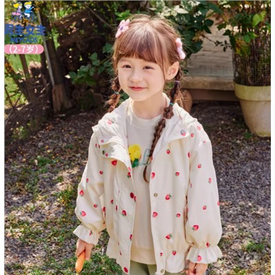 Трендовая ветровка для девочек