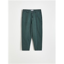 Karottenhose mit Ziernähten