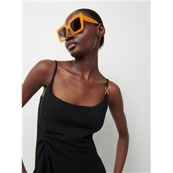 Kleid mit asymmetrischem Unterteil