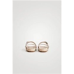 Sandalia plana de crochet