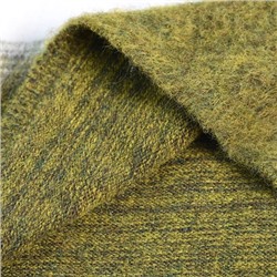 Стильный и молодежный свитер с цветными блоками