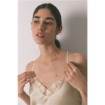 Camisón corto satén y encaje amarillo