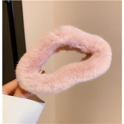 Пушистый крабик для волос