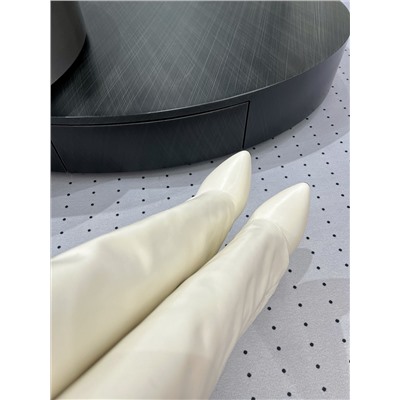 Новые осенне-зимние модели, популярные во всех модных кругах и любимые интернет-знаменитостями. ★ Ткань: коровья кожа ❥ Подкладка: коровья кожа ❥ Подошва: коровья кожа ❥ Элегантный стиль создаёт неповторимое ощущение❥ Высота: танкетка 8,5 см