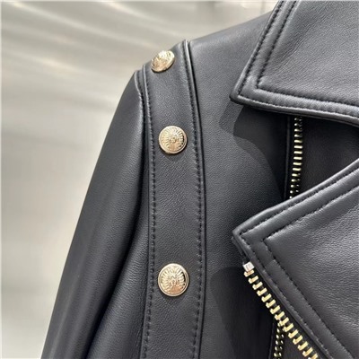 Распродажа: импортная 100% овчина, итальянская овчина | Все фурнитурные молнии и кнопки изготовлены из ZP с логотипом бренда, а внутренняя подкладка соответствует ZP.  На ощупь мягкий, эластичный и очень удобный. Натуральная кожа имеет естественную текстуру и высококлассный блеск