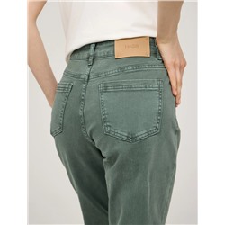 Зеленые базовые джинсы зауженные