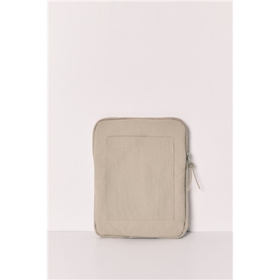 Funda tablet acolchada verde logo