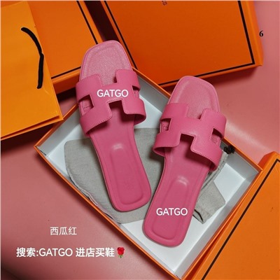 Летние сандали на плоской подошве