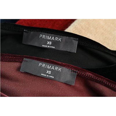 Бархатное платье с круглым вырезом и длинными рукавами