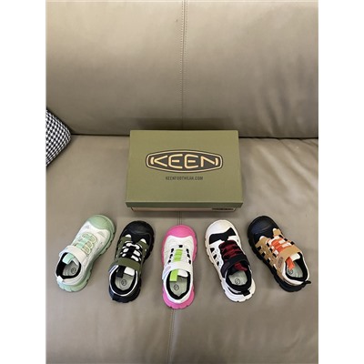 Детские кроссовки