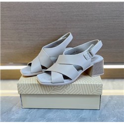 Босоножки из натуральной кожи на толстом каблуке