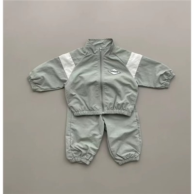 Костюм тонкие штаны с ветровкой