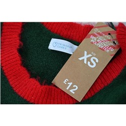 Жилет-свитер контрастного цвета в рождественском стиле