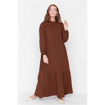 TRENDYOL MODEST Kahverengi Dik Yaka Krinkıl Geniş Kalıp Dokuma Elbise TCTSS22EB00171