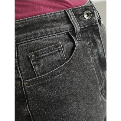 Джинсы трубы с декоративной стиркой из эластичного плотного денима