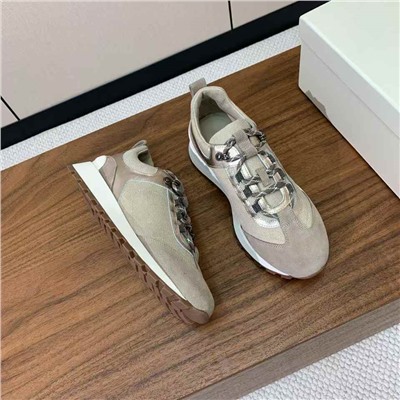 Брунелл* Кучинелл*】повседневные кроссовки. Верх выполнен из импортной воловьей и воловьей кожи. Аксессуары-цепочки из бисера ручной работы! Внутренняя набивка из саржевого хлопка высокой плотности и оригинальная формованная подошва!