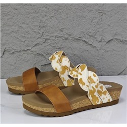 Босоножки на танкетке