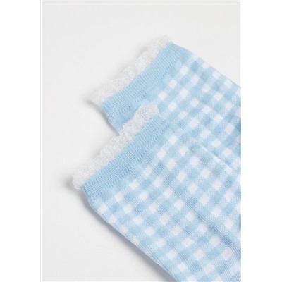 Kurze Socken mit Vichykaro und Rüschen
