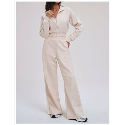 Женский спортивный костюм