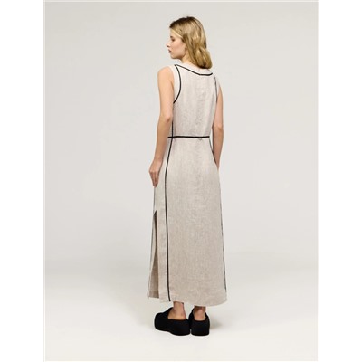 Бежевое приталенное платье без рукавов с поясом