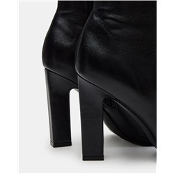 EXCLUSIVE Aria Black