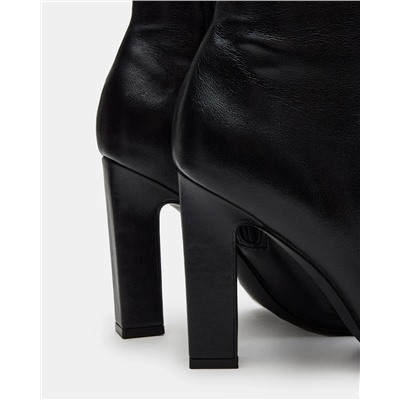 EXCLUSIVE Aria Black