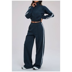 Женский спортивный костюм