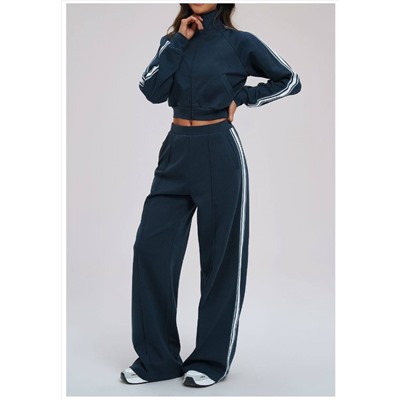 Женский спортивный костюм