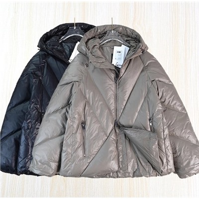 Женская стеганая куртка с капюшоном