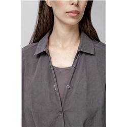 Серая блузка с углообразным вырезом