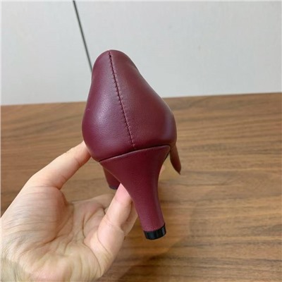 Лаконичные туфли-лодочки  ЗЕ РО*У