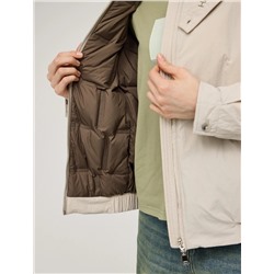 Бежевая куртка-бомбер