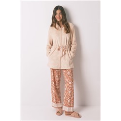 Conjunto de pantalón y bata