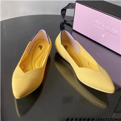 Яркие летние туфельки на плоском ходу и острым мыском