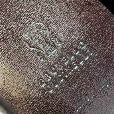 Брунелл* Кучинелл*】повседневные кроссовки. Верх выполнен из импортной воловьей и воловьей кожи. Аксессуары-цепочки из бисера ручной работы! Внутренняя набивка из саржевого хлопка высокой плотности и оригинальная формованная подошва!