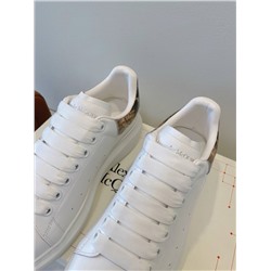 Кроссовки  Со змеиным принтом на заднике