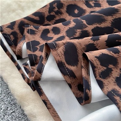 Юбка с леопардовым принтом из плотного атласа