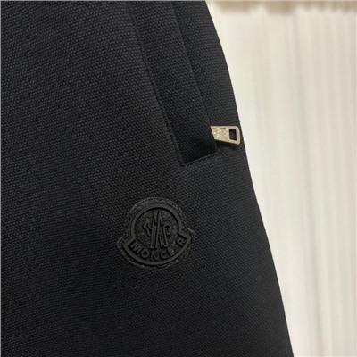 Костюм. Mon  L ширина плеч 46 обхват груди 110 длина 69 длина рукава 63 L обхват талии 74 длина брюк 99