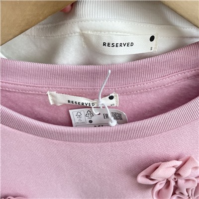 Теплый женский свитшот с объемными цветами  Reserve*d