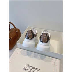 Кроссовки  Со змеиным принтом на заднике