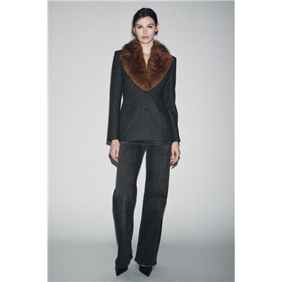 BLAZER ENTALLADA CUELLO EFECTO PELO ZW COLLECTION