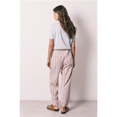Pantalón carrot 100% algodón estampado flores