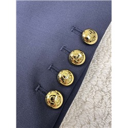 высокая версия пиджак, , подиумный стиль, изысканная вышивка золотой нитью, кастомизация формованных кнопок фурнитуры, кнопок всего двести и они ничем не отличаются от YB