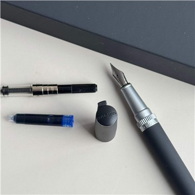 Ручка с пером в красивой упаковке  БОС*С