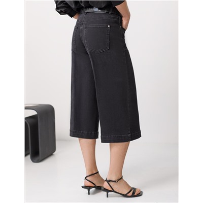 Джинсовые шорты бермуды со стрелками из эластичного денима