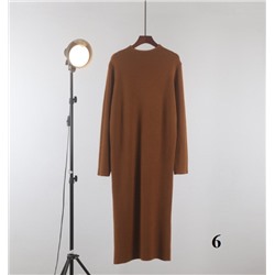 Осенне-зимнее удлиненное женское вязаное платье до колен