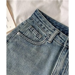 Модные потертые джинсы в стиле ретро