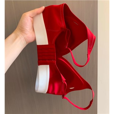 Комплект спортивного бесшовного нижнего белья