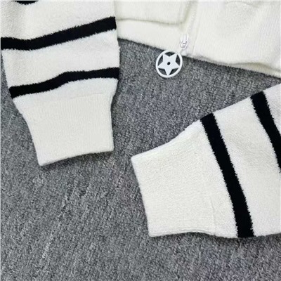 Вязаный кардиган на молнии с капюшоном и надписями на спине Dio*r